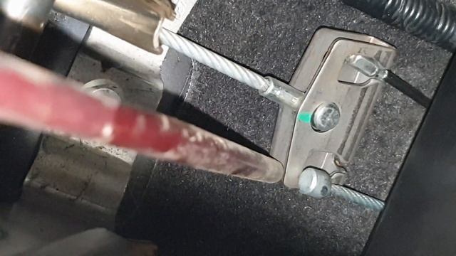 Ниссан Кашкай +2-  ремонт и натяжка  тросика ручника.