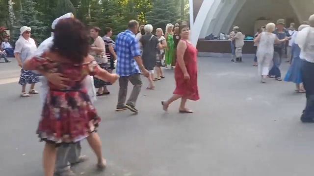 Белые туманы!!!??Танцы в парке Горького!!!??Харьков??2021 смотреть онлайн