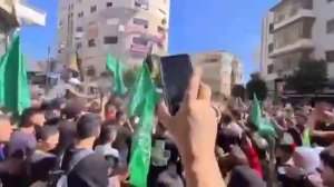 Жители Палестины вышли на улицы, чтобы отпраздновать начавшуюся операцию ХАМАС против Израиля