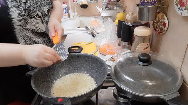 Решила приготовить капусту. Пробую хурму с рынка