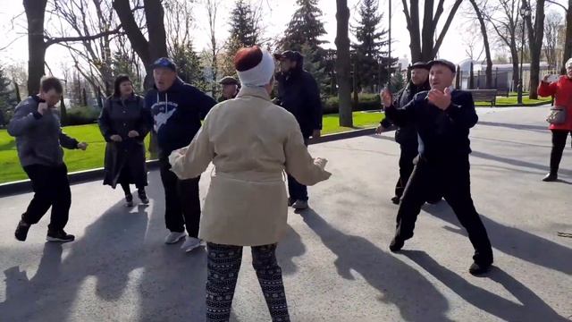 ПІДМАНУЛА, ПІДВЕЛА! ВЕСЕЛЫЕ ТАНЦЫ В САДУ ШЕВЧЕНКО ХАРЬКОВ смотреть онлайн