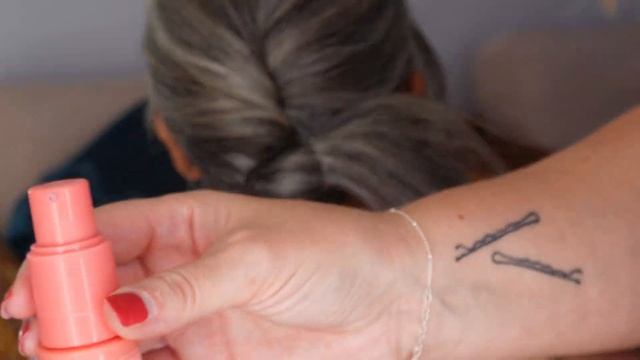 How to do an EASY chignon hairstyle - Quick chignon updo смотреть онлайн