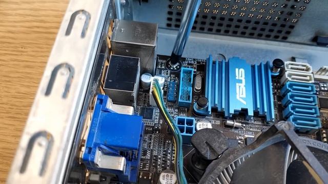 Как установить материнскую плату в корпус компьютера смотреть онлайн