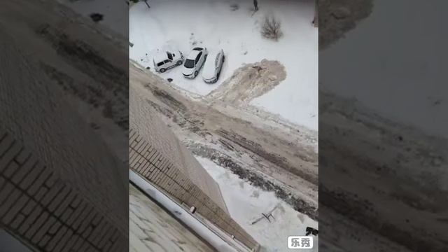 Скинул унитаз с 9 этажа ! Разбился ? смотреть онлайн