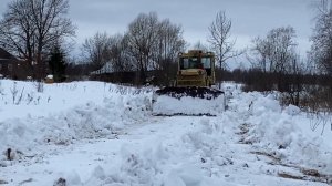 Бульдозер ЧТЗ Т 130 Т 170  продолжает битву со снегом.