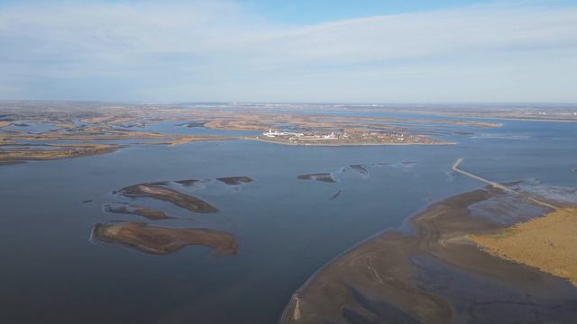 Полет к Свияжску через водные просторы устья реки Свияги смотреть онлайн