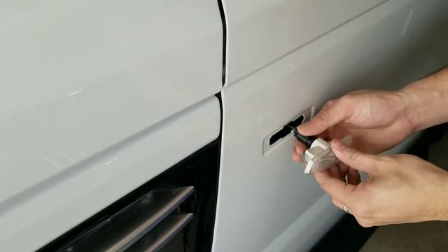 L320 2005-2013 Range Rover Sport | How to Replace Sidemarker Bulb смотреть онлайн