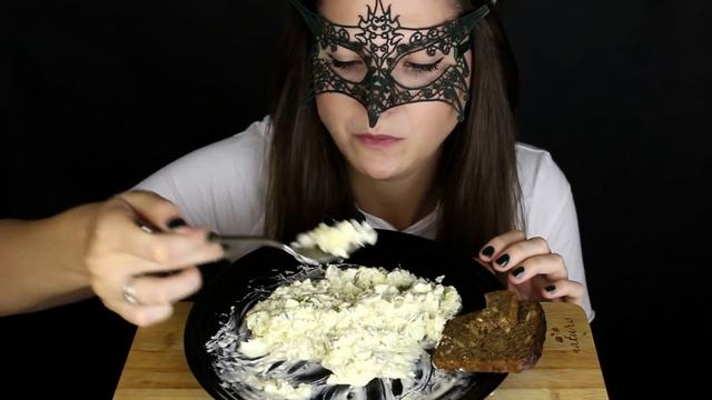 АСМР Салат ОЛИВЬЕ/ASMR Mukbang Salade Olivier (RUSSIAN SALAD) SOFT EATING SOUNDS смотреть онлайн