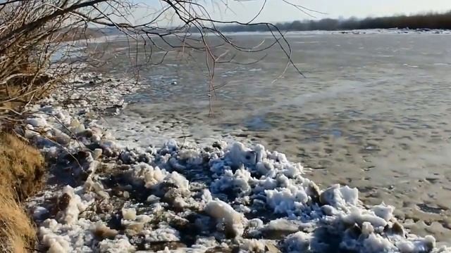Мощный ледоход на реке Суре! Завораживающее ЗРЕЛИЩЕ! Ice drift on the river! смотреть онлайн