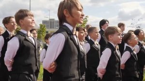 «Учат в школе»