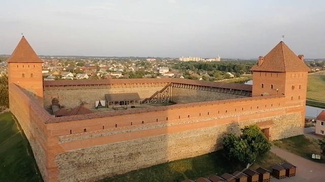Замок построенный на старых неизвестных стенах. Лида. смотреть онлайн
