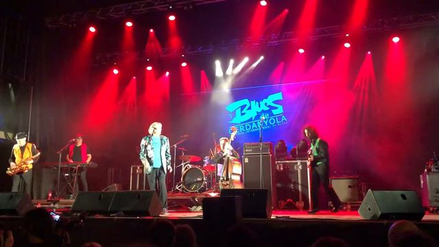 Mike Vernon Mighty Combo Cerdanyola18 5 смотреть онлайн