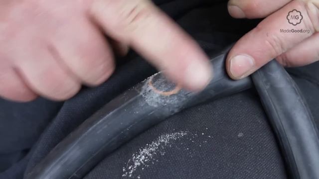 Fix A Puncture - Patch A Bike’s Inner Tube смотреть онлайн