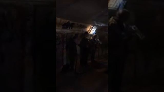 Ребята классно играют в переходе(2) смотреть онлайн
