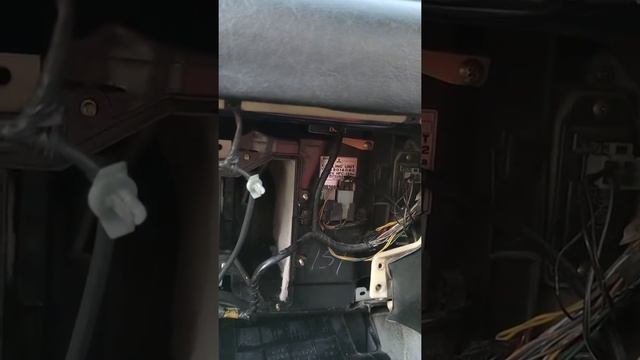 Замена салонного фильтра на Mitsubishi Диамант своими руками смотреть онлайн