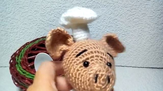 Поварёнок хрюшка - игрушка вязаная крючком