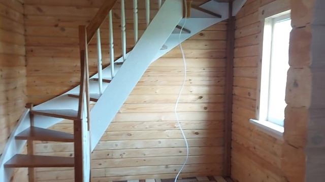Лестница из массива берёзы в 2 цвета. смотреть онлайн