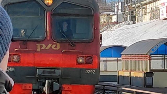 Электропоезд ЭД4М-0292 прибывает к о.п. Речной вокзал смотреть онлайн