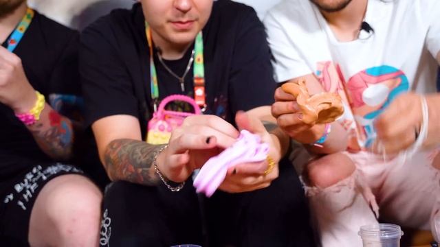 We Bought Satisfying Fidget Toys on Amazon смотреть онлайн