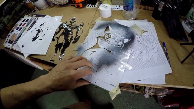 Граффити через трафарет. Изготовление трафарета для граффити. Рисуем граффити на дверях гаража))) смотреть онлайн