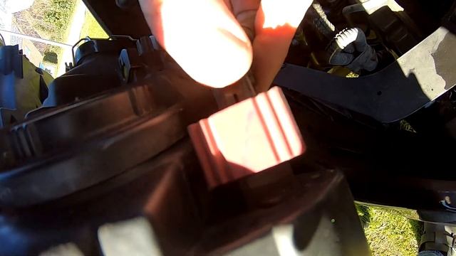 Changing the headlight from a Opel Corsa D, without removing the bumper смотреть онлайн