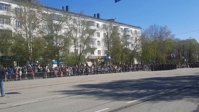 Шествие военных на параде победы, в Нижнем Тагиле 2023 год смотреть онлайн