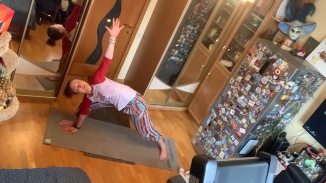 Йога с Настей Пуха! Интенсивная! Подходит для продолжающих и начинающих смотреть онлайн