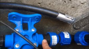 Обвязка скважины ПНД трубами в кессоне