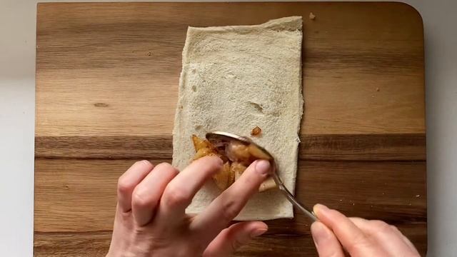 Пироги с повидлом и сгущенкой