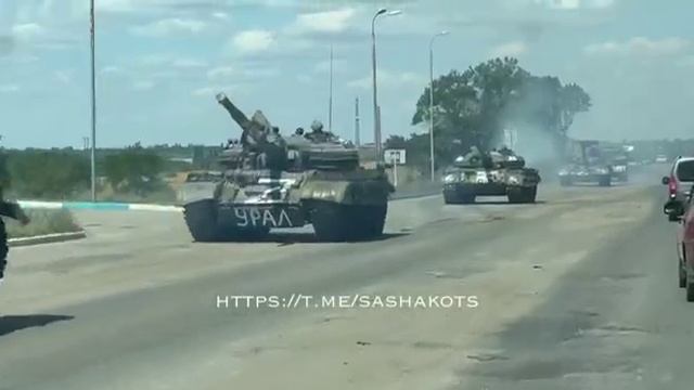 Колонна танков Т-62М/МВ (Пермь, Урал, Саратов) в зоне проведения СВО. смотреть онлайн