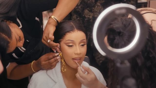 Cardi B Gets Ready For the Schiaparelli Show In Paris | Vogue France смотреть онлайн