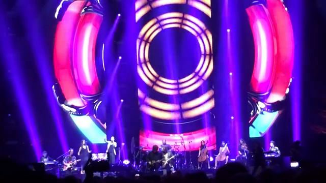 Jeff Lynn's ELO 2019 - Roll Over Beethoven смотреть онлайн