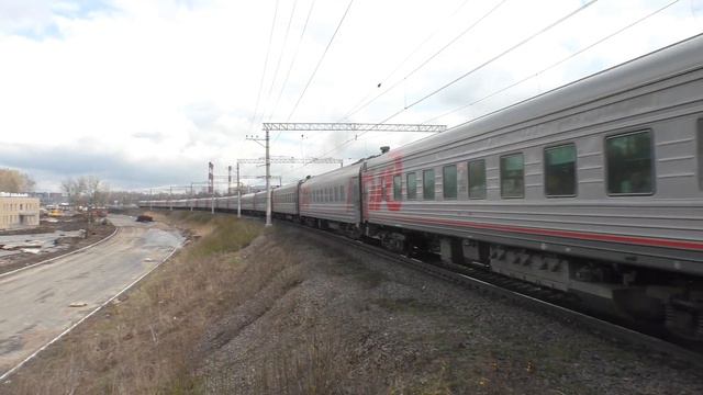 Электровоз ЭП2К-153 с поездом №131 Санкт-Петербург - Ижевск и с приветливой бригадой