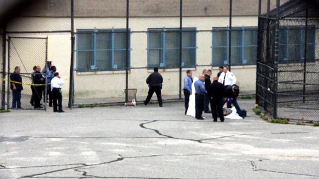 Body found hanging in Staten Island school playground смотреть онлайн