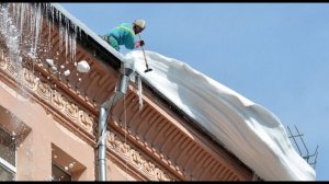 ВНИМАНИЕ: сход снега с крыш и склонов смертельно опасен!