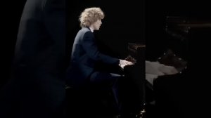 Играет Иван Бессонов (Ирония судьбы) Браво!