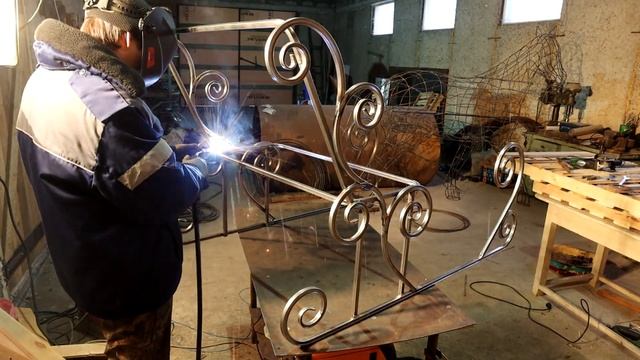 Сани из профтрубы с элементами холодной ковки для оленя смотреть онлайн