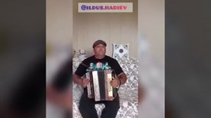 "Кискән икмәк кире ябышмый...".Илдус Хадиев.Гармунда татарча жырлар.