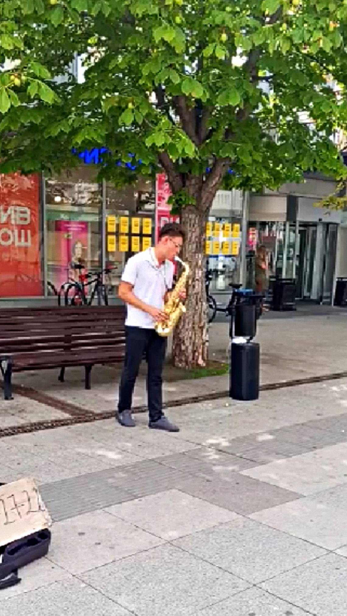 Уличный музыкант. Саратов смотреть онлайн