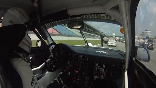 Porsche GT3 Grid Girl Passes Out/Falls On Hood Backwards - StrikeEngine.com смотреть онлайн