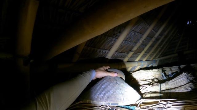 Выживание на острове [Часть-7] КТО СЛЕДИТ ЗА МНОЙ? Нашел ЗАБРОШЕННЫЙ ДОМ. Подводная охота ночью #6 смотреть онлайн