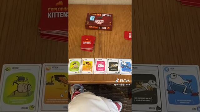 Game Crash Course: Exploding Kittens! смотреть онлайн