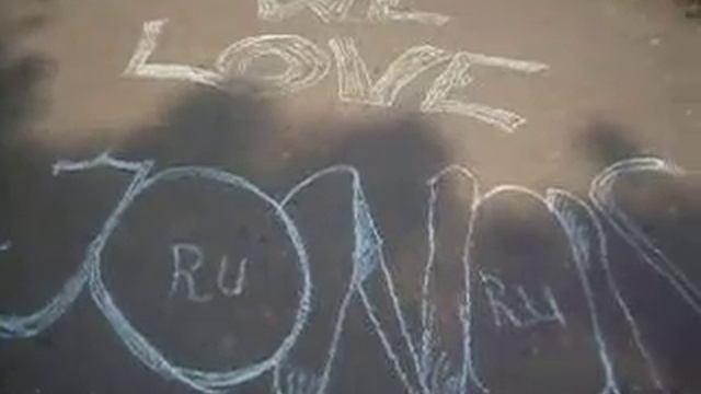 Мелом на асфальте, рисуем смотреть онлайн