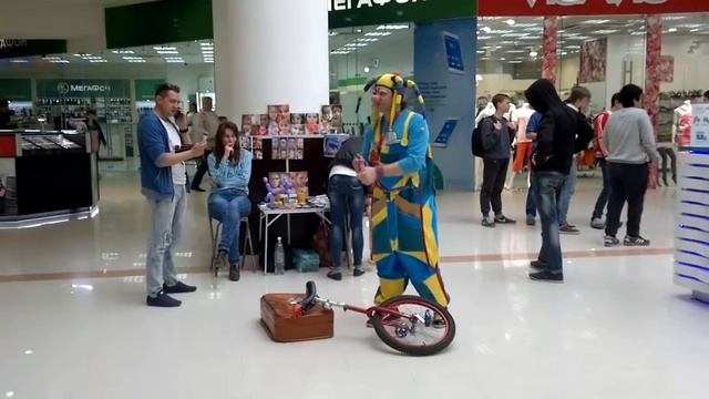 Уникальная работа детского аниматора в торговом центре "Алимпик".))) 2015 04 18 1343 смотреть онлайн