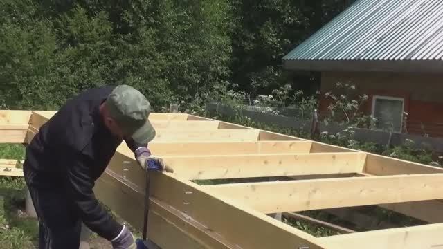 Строим маленький каркасный дом на сваях, для проживания, своими руками (ч. 7). Монтируем каркас пола смотреть онлайн