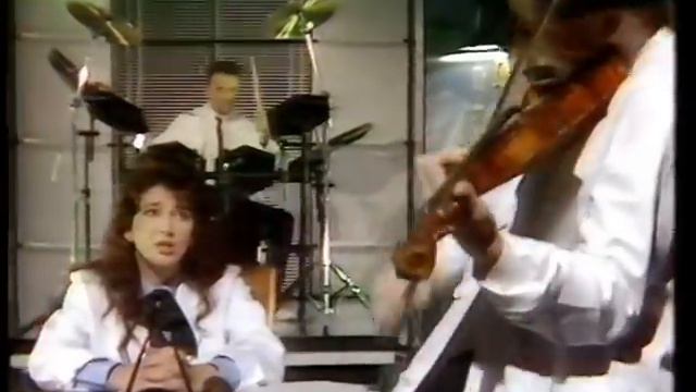 KATE BUSH-EXPERIMENT IV- WOGAN-BBC 1