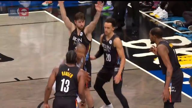 Travis Scott's Courtside Reaction To Giannis' Travel Was Perfect смотреть онлайн
