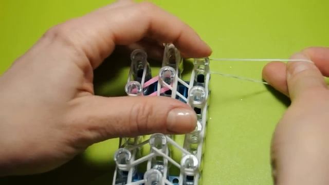 ❤Hello Kitty из резинок. Как плести хеллоу китти из резинок в видеоуроке №297❤ смотреть онлайн