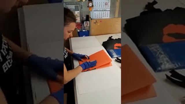 Опытная сборщица бумажных пакетов смотреть онлайн