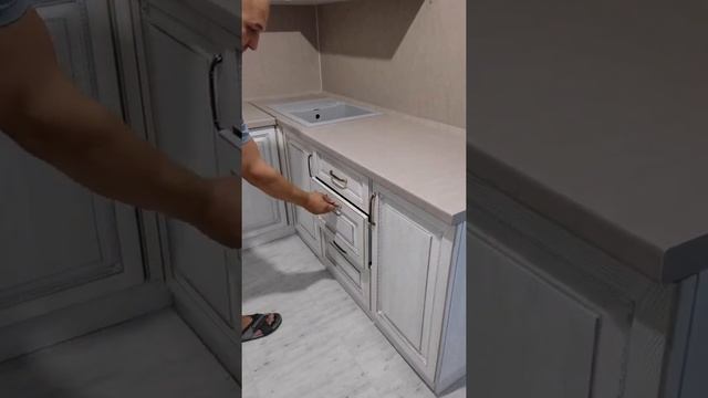 Дубовая кухня в светлых тонах. смотреть онлайн